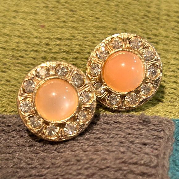 Vintage Cabochon Screw Back Earrings Blue-Green Harlequin Glass/Peach Rhinestone - Picture 5 of 6